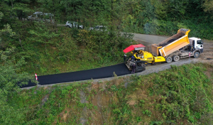 Gürgentepe’de Şirinköy–Alaseher Yolu Sıcak Asfaltla Yenileniyor